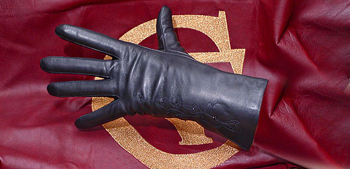 Leather gloves: classic, on to fur, on lining, with embroidery, with finishing.